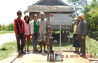 Helen Skorman, Sue Fairbairn, Patricia Balfour, Australia. Steung Preahsrok village. 2015. Well #275.