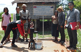 Helen Skorman, Sue Fairbairn, Patricia Balfour, Australia. Steung Preahsrok village. 2015. Well #275.