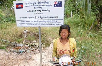 India and Rory Fleming (Australia). Krouch village. Nov 2015. Well No 303