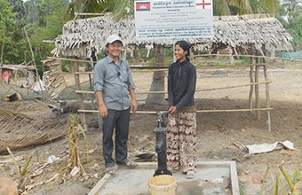 Dr. Tristan Ramcharan & Dr. Poonam Parekh (England). Thnal Dach Village. Feb 2016. Well No 314