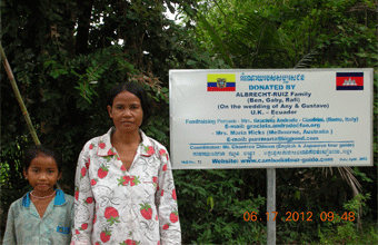 ALBRECHT-RUIZ family (Ben, Gaby & Rafi) [U.K. & Ecuador]. (Kok Veal village). April 2012. Wells No.73