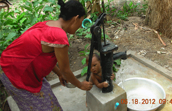 ANDRADE-CALVACHE family & SANTANA-ANDRADE Family. [Ecuador-USA]. (Kok Khnang village). April 2012. Wells No.71