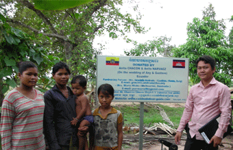 Anita CHACON & Anita NARVAEZ (Ecuador). [Romduol village]. April 2012. Wells No. 64