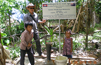 Aussie, friends of FWEC from Melbourne (Australia). Brasat Village. April 2014. Wells No. 241-240-239-238