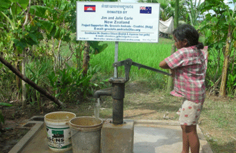 Jim and Julie Carle (New Zealand). Kok Doung village. August 2011. Wells No.21