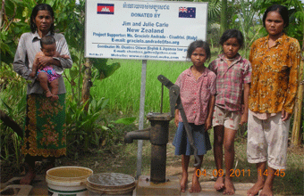 Jim and Julie Carle (New Zealand). Kok Doung village. August 2011. Wells No.21