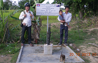 Irina & Devid White (Australia). Nov. 2013. Prasat Char village. Well No. 190