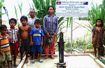 Sacha, Christian & Tahnee O’Neill (Brisbane, Australia). Dec 2014. Kok Sramor, Lvea commune. Medium Well No.261