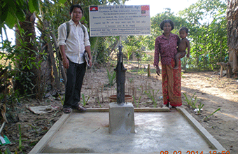Steve & Jan Abbott, Celia Liu & Mike Dennis (China, Malaysia). Thnout Chrum. Jan 2014. Well No.204