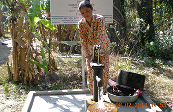 Doctor Steven Harris (Canberra, Australia). Kok Po Village. Jan 2014. Well No.205