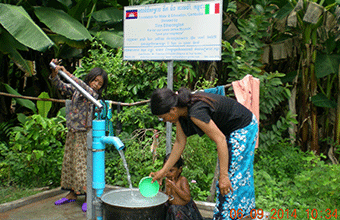 Tina Etherington (England - Italy). Prasat, Chubtatrav, Angkor Thom district. June 2014. Wells No. 243, 242