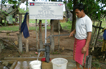 Ms. Tina Etherington (England - Italy). Tunleap village. April 2014. Well No.225